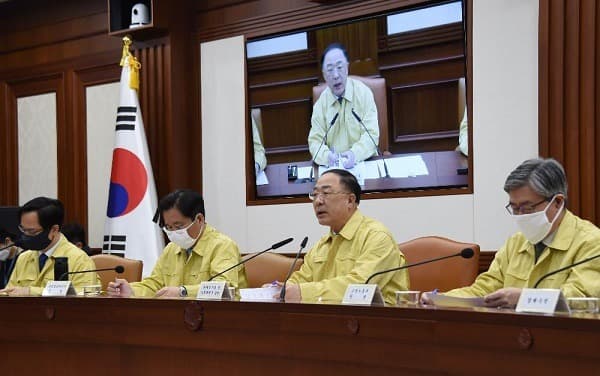 코로나19에 손발 묶인 수출입기업에 20조 긴급 지원