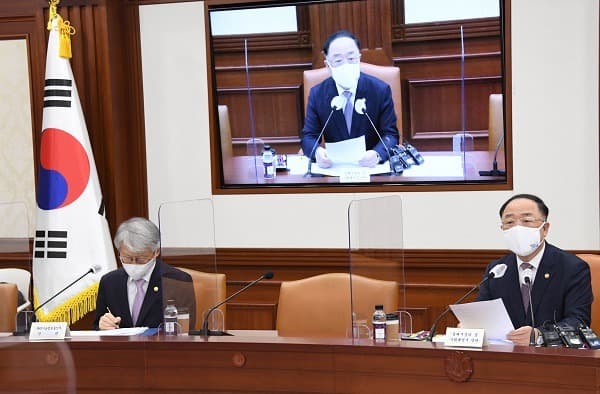 친환경소재 유망기업 3년간 최대 30억 지원…SW 선도기업 100개·10만 인재 양성