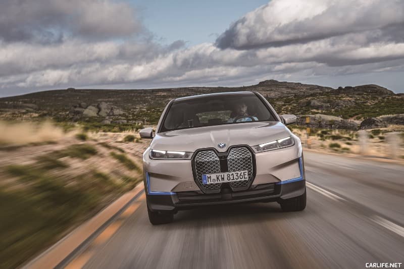 기묘한 얼굴의 기술 플래그십, BMW iX