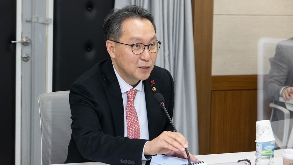 코로나 위험도 12주 연속 ‘낮음’… “신종감염병 대비에도 박차”