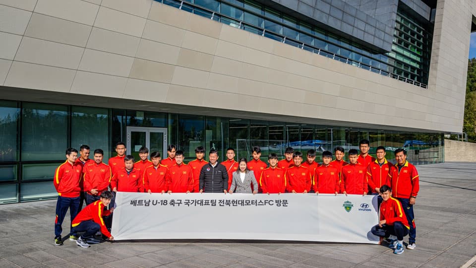 베트남 U-18 축구대표팀, 전북현대모터스 클럽하우스 방문