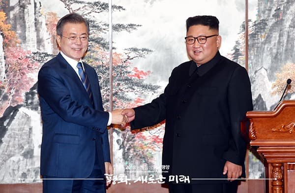 김정은 위원장, ‘코로나19’ 위로 친서…문 대통령도 감사 답신
