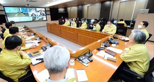 강경화 장관, 유럽 공관장 화상회의 개최…코로나19 상황 점검