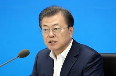문재인 대통령 “코로나19 중대 고비 …온라인 예배로 거리두기 간곡히 당부”