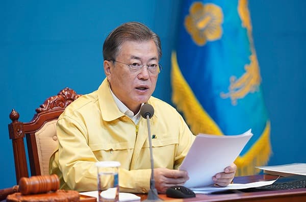 문재인 대통령 “긴급재난지원금, 대상자에 미리 통보 후 신청 받으라”