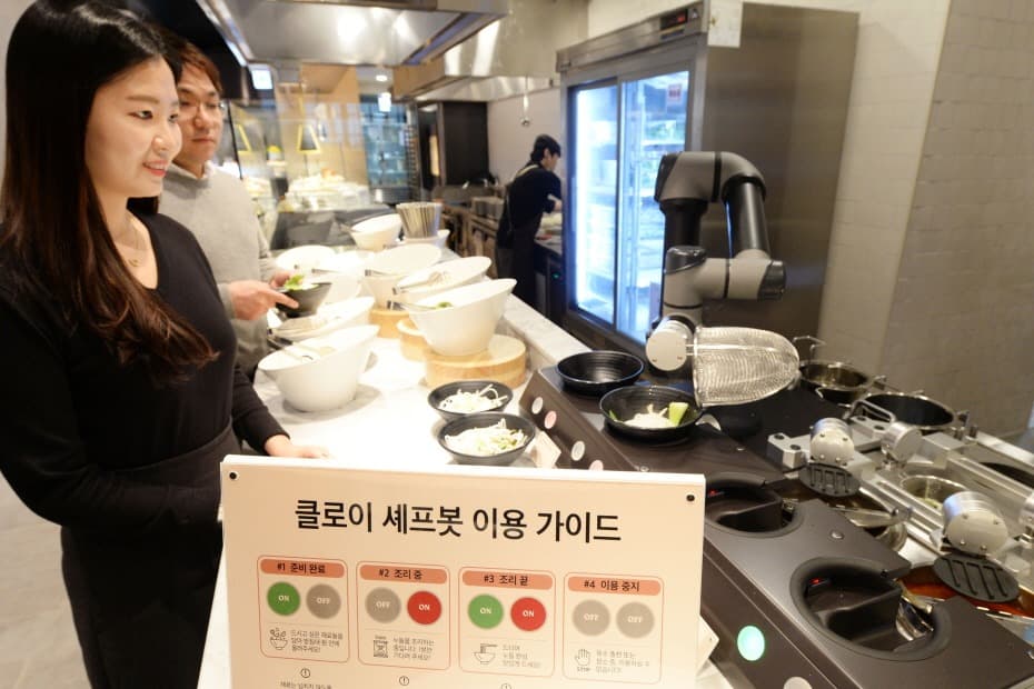 LG전자-CJ푸드빌, 빕스 매장에 'LG 클로이 셰프봇' 추가 도입