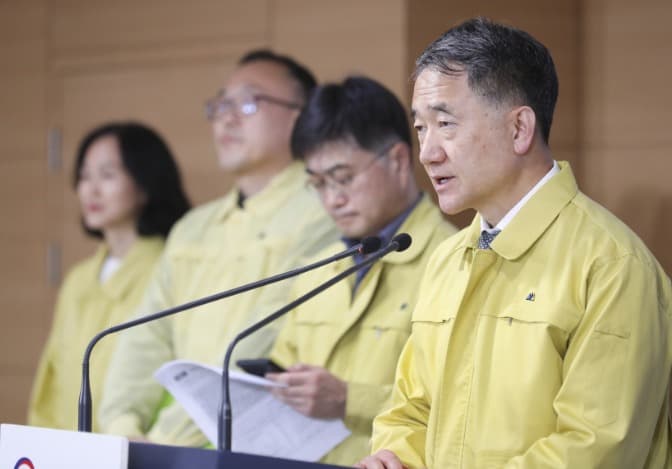 박능후 복지장관 “이태원 집단감염, 방역 시험대…차별·배제 없어야”