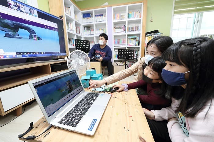 KT “비대면으로 VR 교육 선생님 만나요”