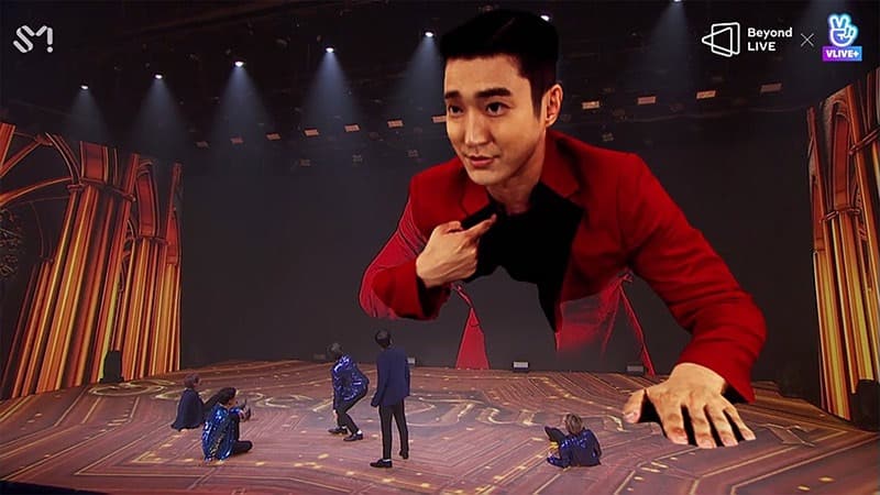 SKT-SM엔터테인먼트 3D 혼합현실 공연, 지니처럼 거대한 슈퍼주니어 깜짝 등장