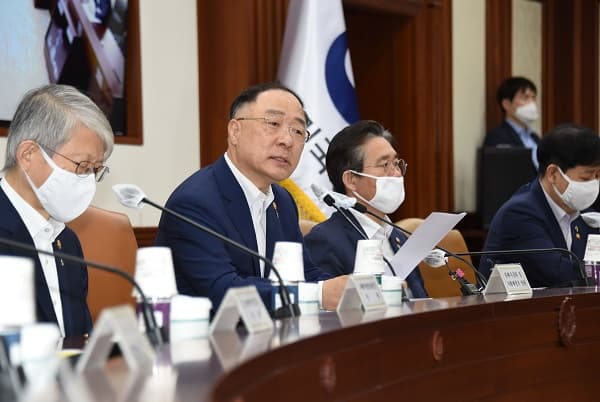 홍남기 부총리 “도심 내국인 공유숙박 등 한걸음 모델 후보 과제로 선정”