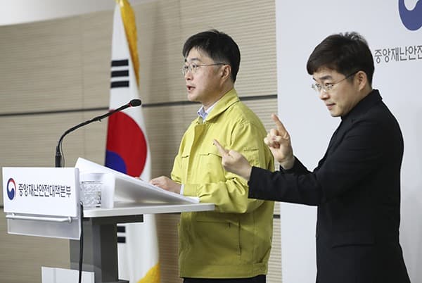 정부 “수도권 주민, 모임 취소·연기해 주길…간곡히 부탁”