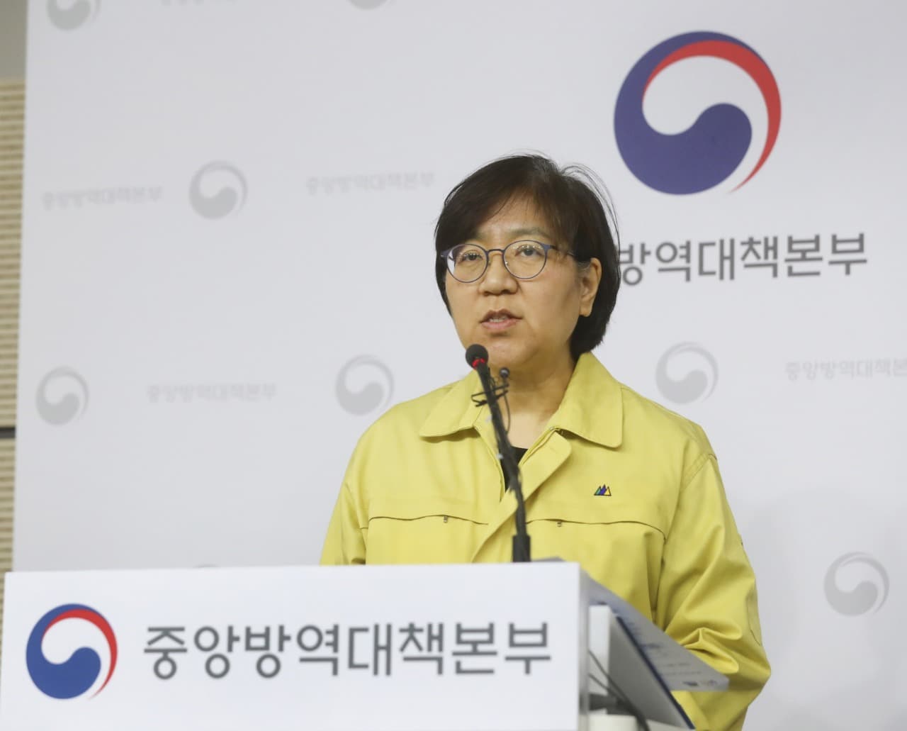 방역당국 “물리적 거리 1m 유지, 코로나19 감염 약 82% 감소”