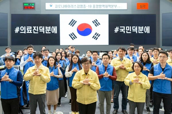 ‘K-방역’은 진화 중…모범사례 넘어 세계 표준으로