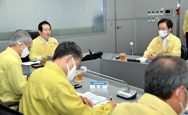 정세균 총리 중대본 회의 주재 “교회 핵심방역수칙 의무화, 국민안전 대의 위한 것…협조 당부”