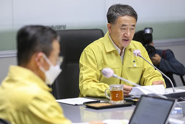전세계 확산세 불구, 국내 확진자는 안정세… 국민 방역수칙 준수 덕분