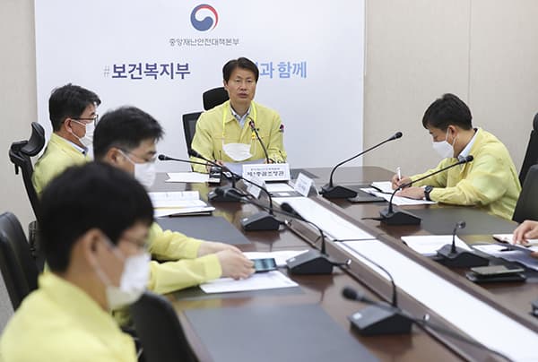 중대본 “코로나19 장기화 대비…선별진료소, 보건소 중심으로 개편”