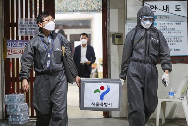 2주간 전국 사회적 거리두기 2단계 격상… 실내 50인·실외 100인 이상 집합금지