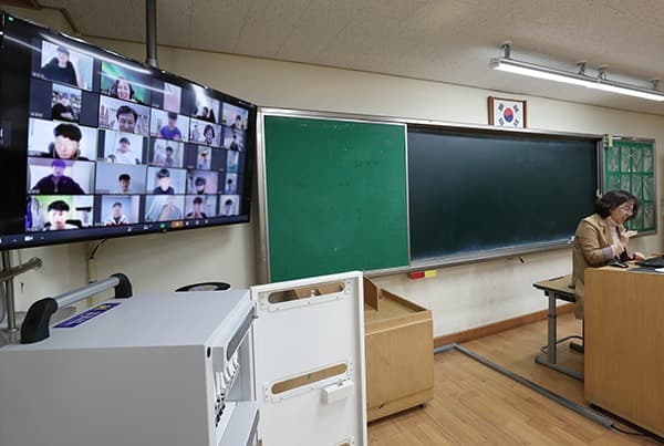 26일∼9월11일까지 수도권 유초중고 전면 원격수업…고3 제외