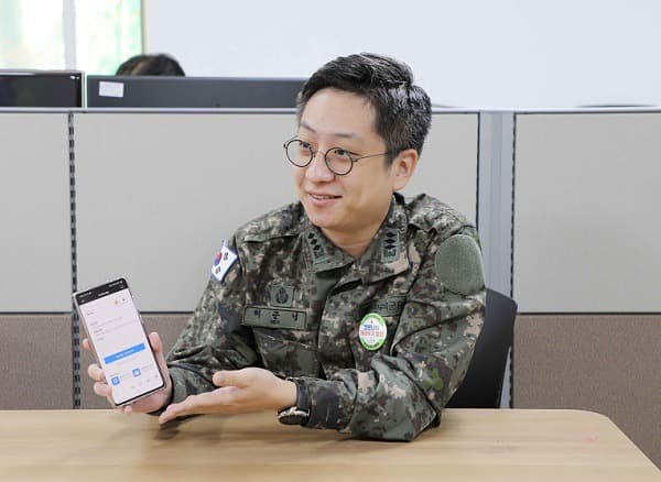 한국 군의관이 만든 ‘코로나19 앱’…국제사회 주목