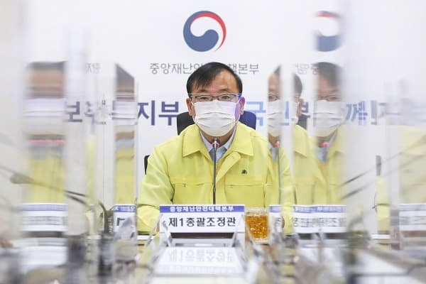 요양시설 등 집단감염 이어져…최근 확진자 중 60대 이상이 30% 수준