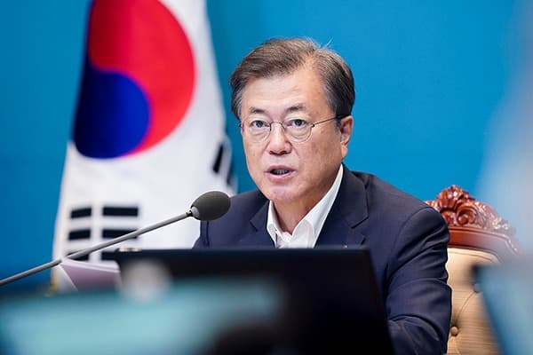 문재인 대통령 “3단계 격상 검토…불가피하면 과감히 결단”