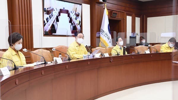 홍남기 부총리, “일자리 사업 최대한 당겨 집행 …직접 일자리 50만명 이상 채용