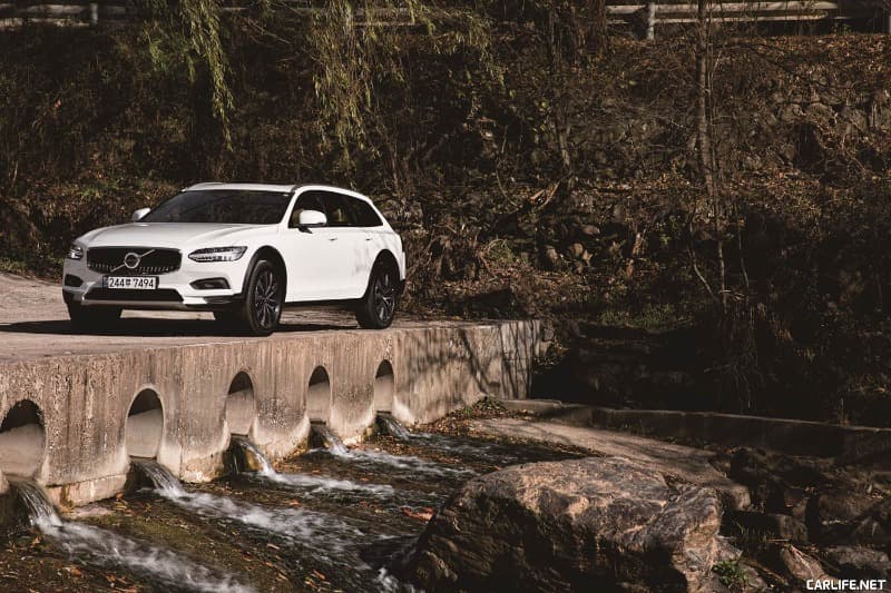 얄팍한 상술이 없는 볼보 왜건, VOLVO V90 CROSS COUNTRY