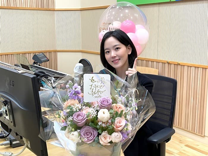 강한나, ‘볼륨을 높여요’ DJ 1주년 빛나는 활약
