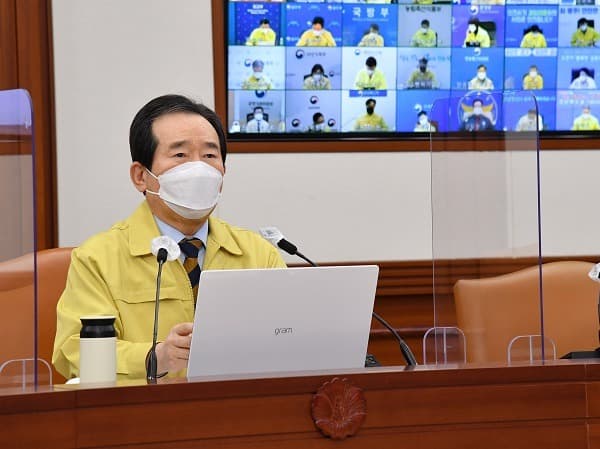 설 연휴 이후 일상 곳곳 집단감염 계속…전문가들 최악의 상황 경고