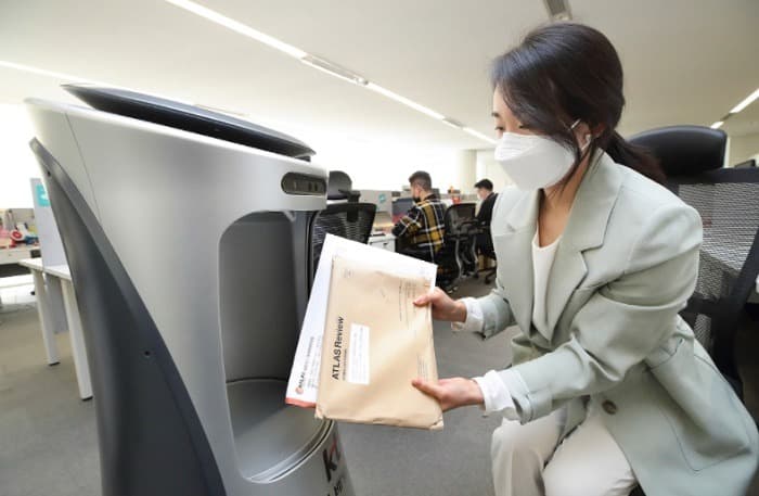 AI 로봇이 우편물 배송도 ‘알아서 척척’