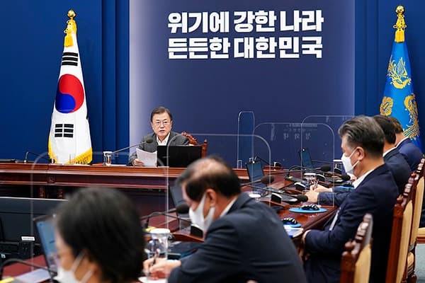 문재인 대통령 “11월 집단면역 자신한다…시기 더 앞당기려는 목표도”