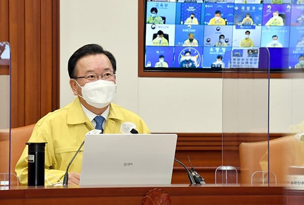 김부겸 총리, 첫 중대본 회의 주재…“코로나 극복 최우선 과제”