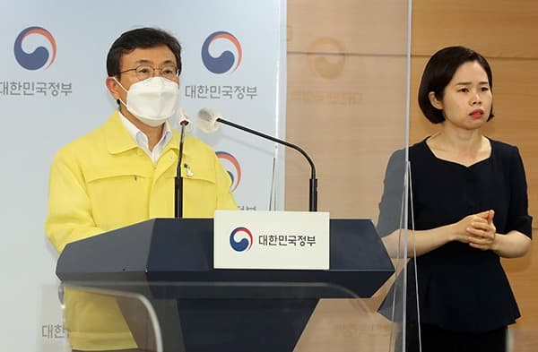 16일 2차접종부터 접종간격 6주로... 모더나 8월 공급물량 절반 이하로