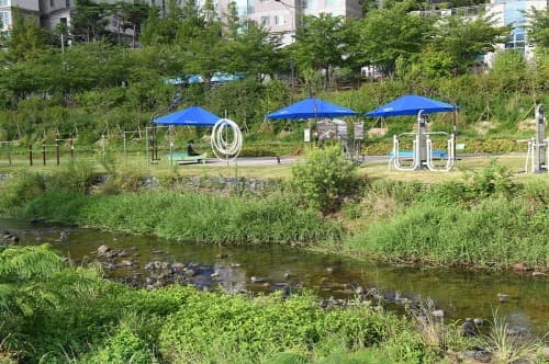 기장군, 365일 자외선 차단 그늘막 설치해 주민 휴식공간 확대