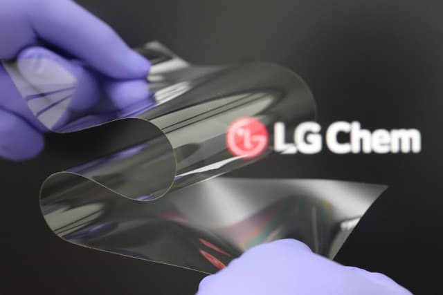 LG화학, 새로운 소재 기술 활용한 폴더블 디스플레이 소재 개발