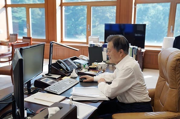 문재인 대통령, 광주형일자리 생산차 캐스퍼 사전예약 신청