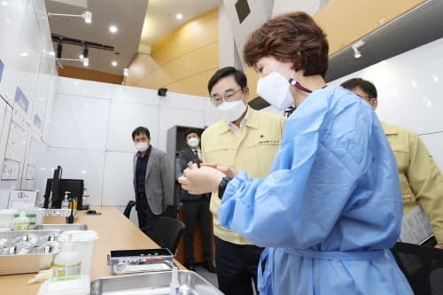 도봉구, AI로 이상 반응 체크하는 '누구 백신 케어콜' 실시