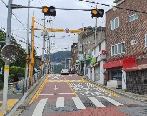 모든 초등학교에 과속단속카메라 설치