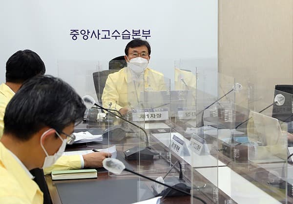 “위중증 환자 최고치 기록…60세 이상 확진자 늘어”