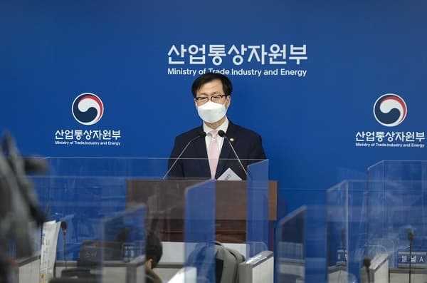 통상본부장 “美USTR 대표에 철강 232조 협상 개시 요구”