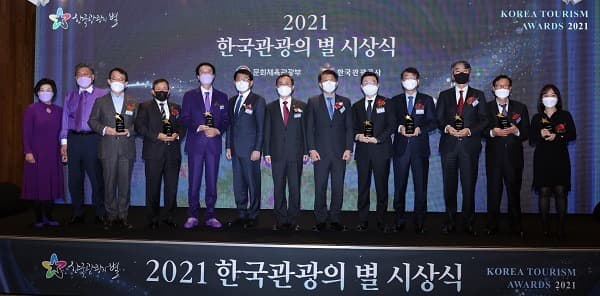 ‘한국관광의 별’... 오징어게임·신안 퍼플섬·서귀포 치유의 숲