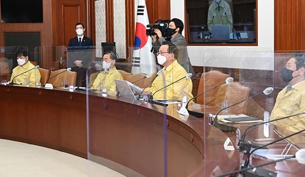 “기존 방역체계 혁신해야…새로운 방역전략 마련”