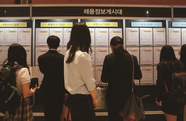 “실직 땐 신청 없이 학자금 대출 상환 유예” 