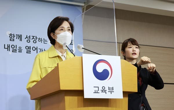 “백신접종 이상반응 청소년에 최대 500만 원 지원”