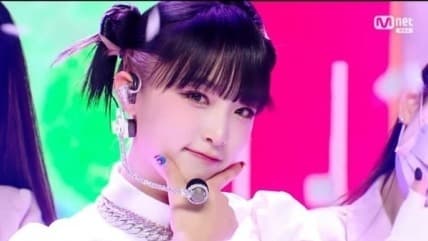 ‘엠카’ 최예나, 미소 유발 과즙미 팡팡 ‘스마일리’ 최초 공개