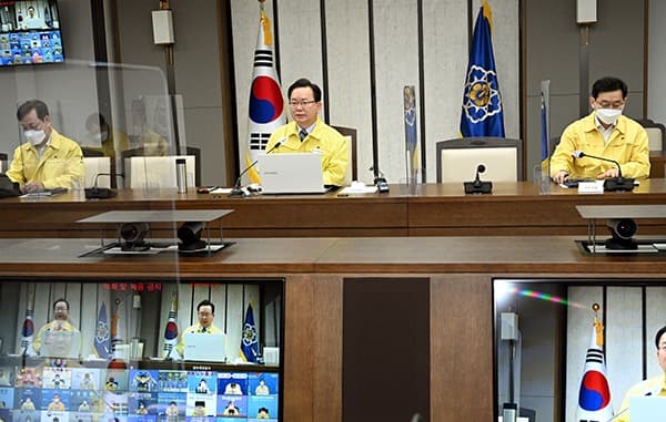 “‘1급’ 감염병 코로나19, 변화 상황에 맞게 조정 논의”