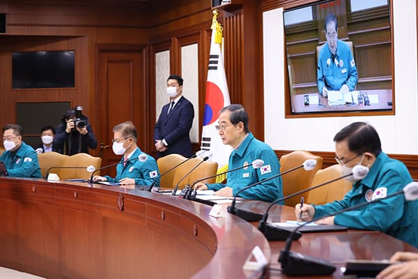 한 총리 "실내마스크 해제 판단기준 이달 확정...청소년도 2가 백신 접종"