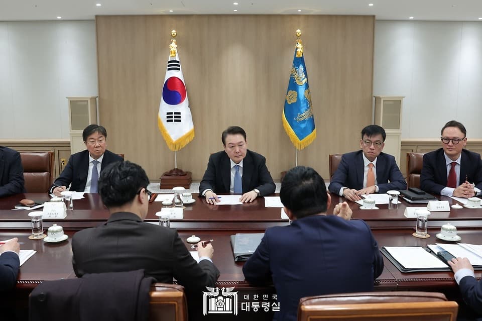 윤 대통령 “모든 외교의 중심을 경제와 수출에 놓고 최전선에서 뛰겠다”