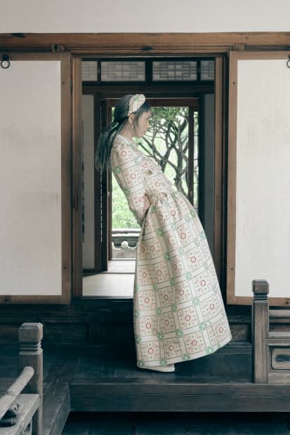 ‘후’, 한국의 美 담은 디자이너 MINJUKIM 후원