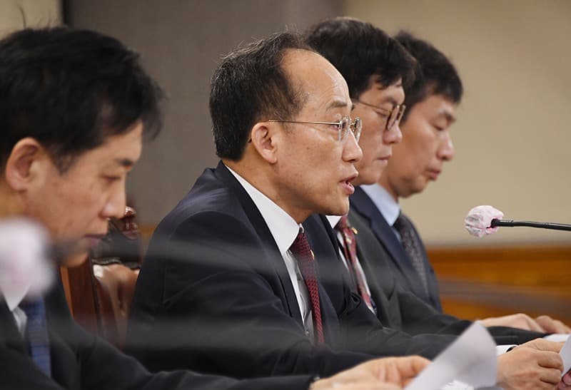 추 부총리 “중소기업, 올해 투자하면 최대 28% 세액공제”